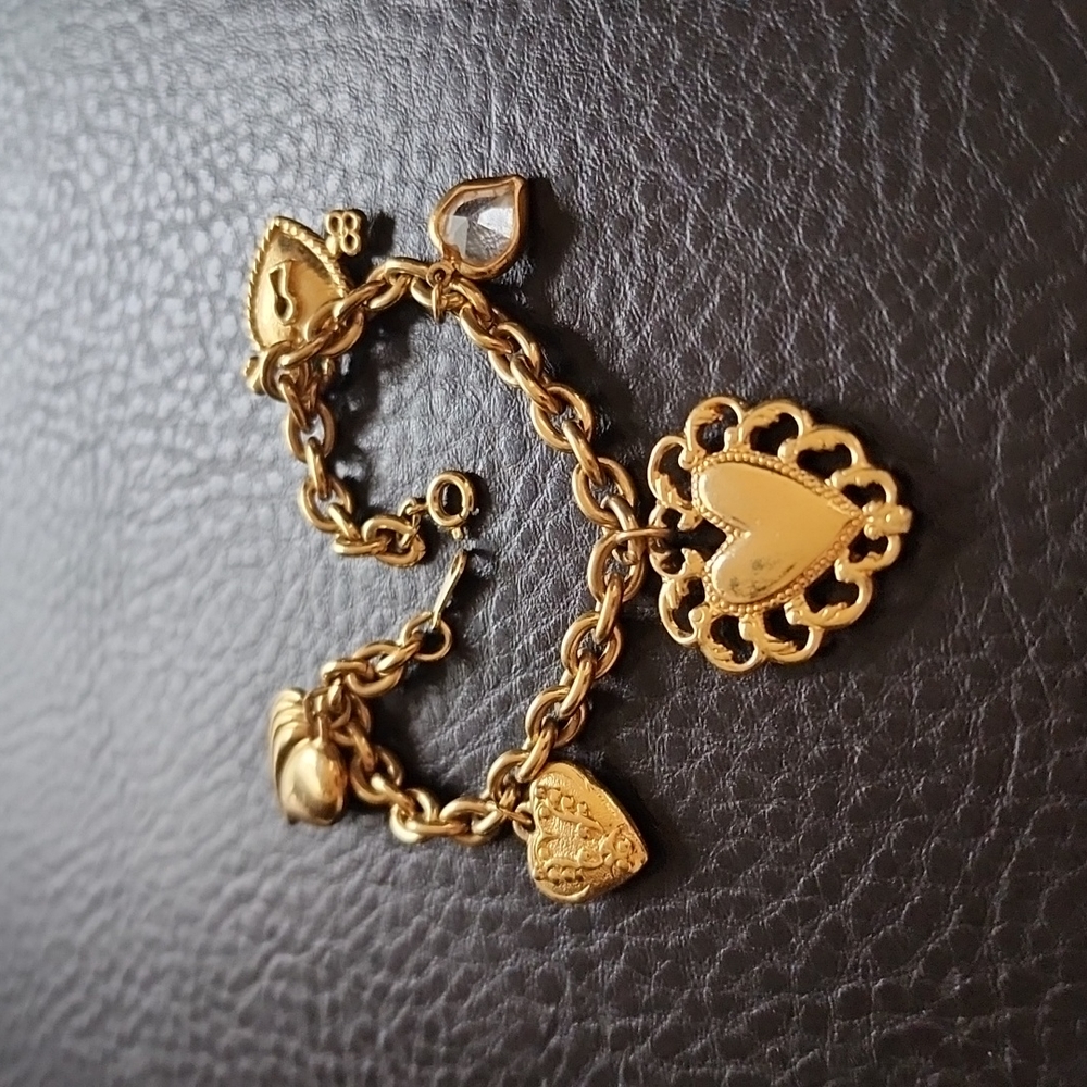 Avon charm bracelet - Picture 2 of 7